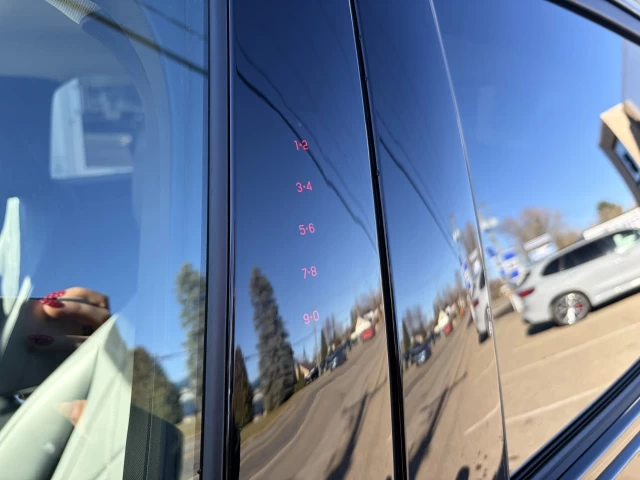Ford Mustang Mach-E SELECT TAPIS RECHARGE SANS FIL SIÈGES AVANT CHAUFFANT 2025