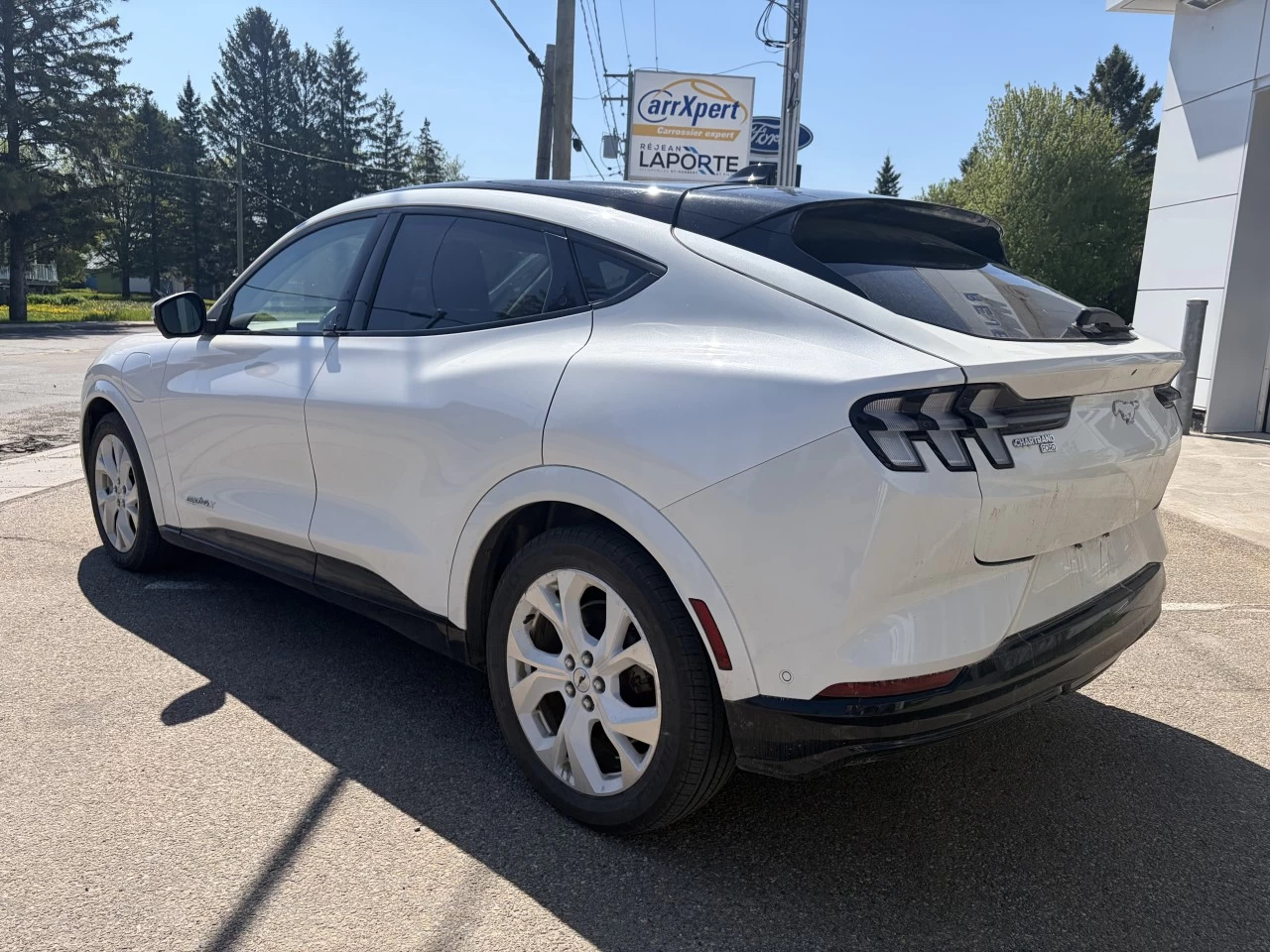 2022 Ford Mustang Mach-E PREMIUM AWD https://www.st-norbertford.com/resize/b990ff35b810a3abc0cc817b2ca24889-1