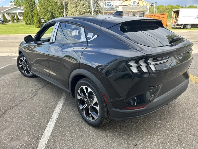 Ford Mustang Mach-E Select AWD 2025