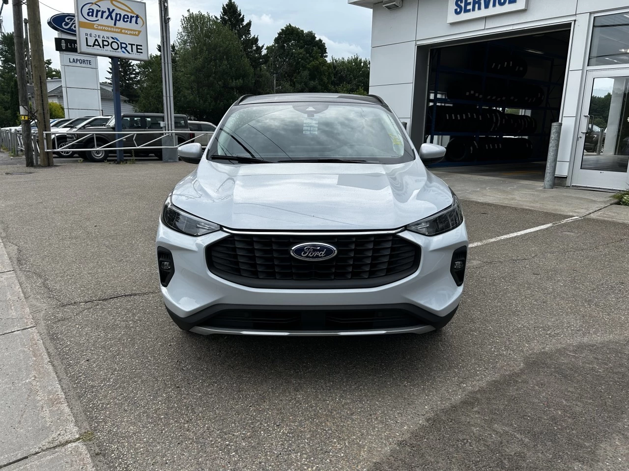 2025 Ford Escape PHEV https://www.st-norbertford.com/resize/b990ff35b810a3abc0cc817b2ca24889-1