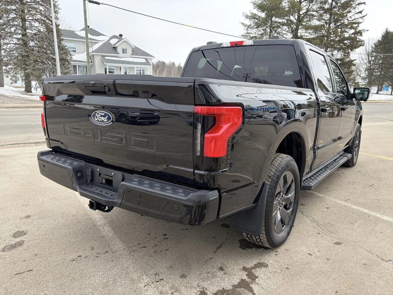 2025 Ford F-150 Lightning FLASH https://www.st-norbertford.com/resize/b990ff35b810a3abc0cc817b2ca24889-1