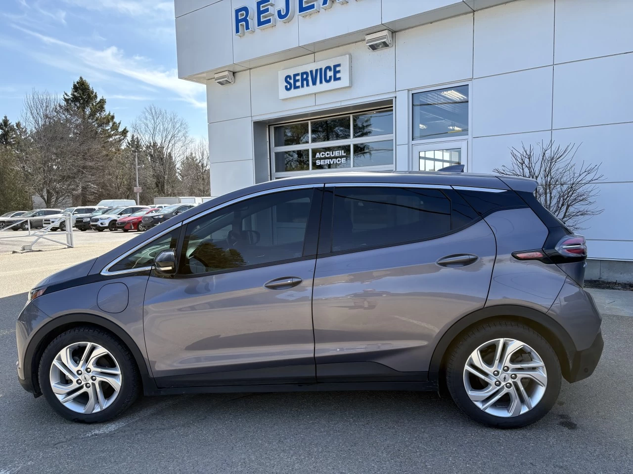 2022 Chevrolet Bolt EV  https://www.st-norbertford.com/resize/b990ff35b810a3abc0cc817b2ca24889-1