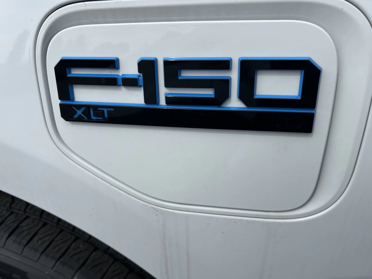 2024 Ford F-150 Lightning XLT 4x4 https://www.st-norbertford.com/resize/b990ff35b810a3abc0cc817b2ca24889-1