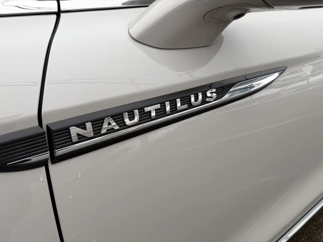 Lincoln Nautilus Reserve AWD 2022