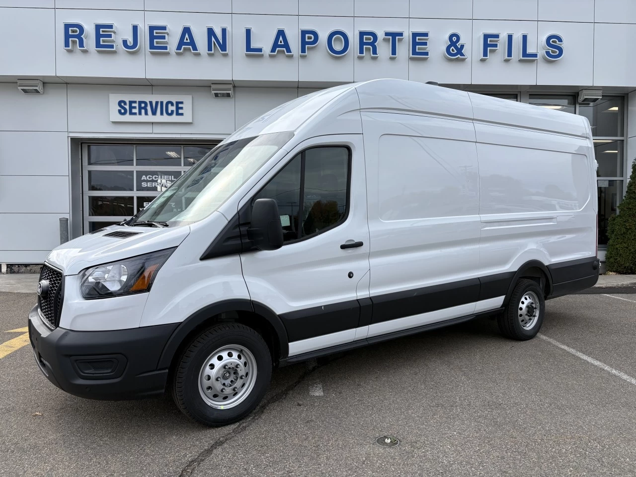 2027 Ford Transit fourgon utilitaire T-350 148" EL Hi Rf 9500 GVWR AWD Main Image