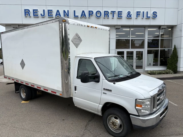 Ford E350 CUTTAWAY 16 PI. E-350 Super Duty 2014