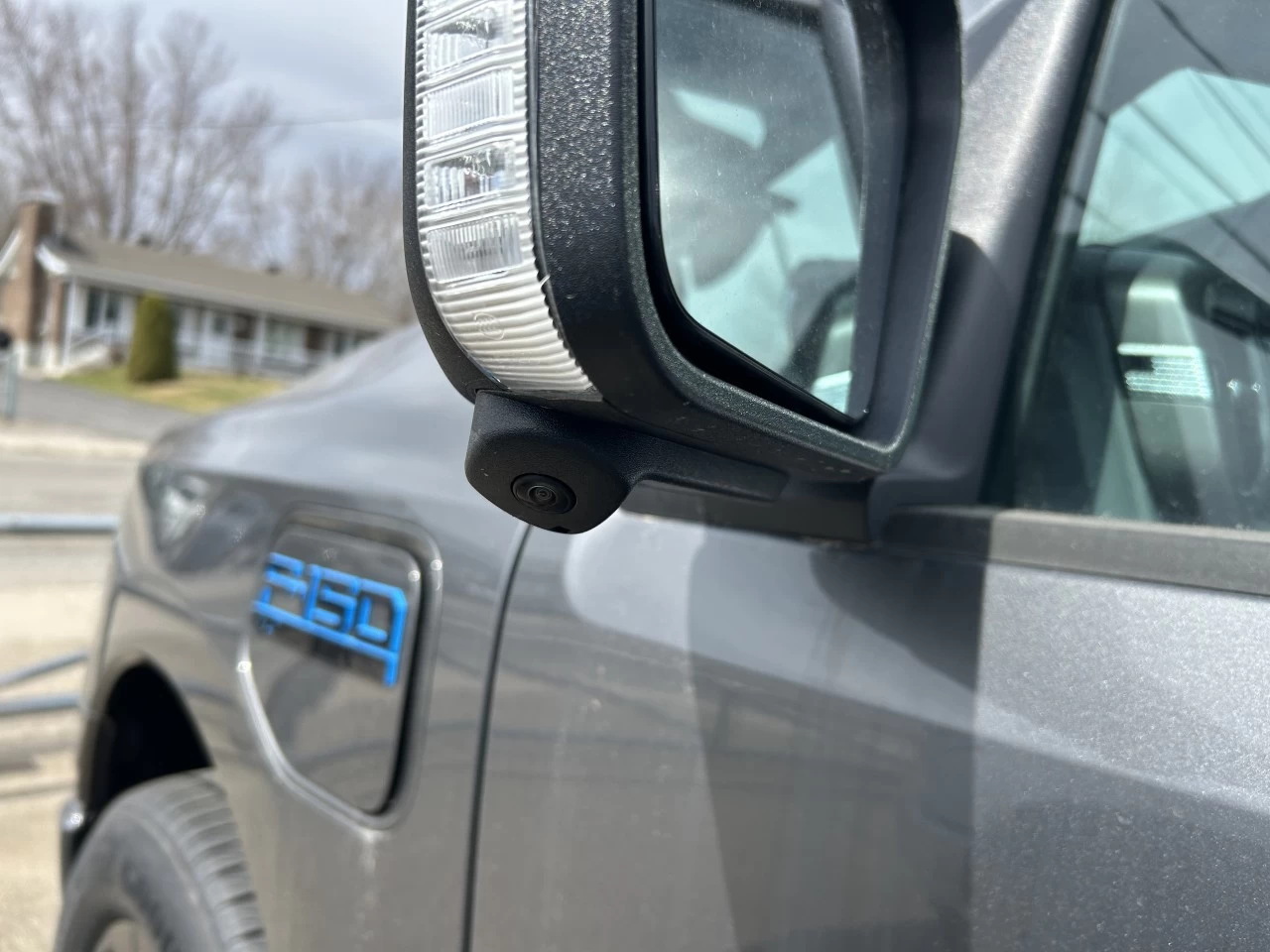 2024 Ford F-150 Lightning XLT 4x4 https://www.st-norbertford.com/resize/b990ff35b810a3abc0cc817b2ca24889-1