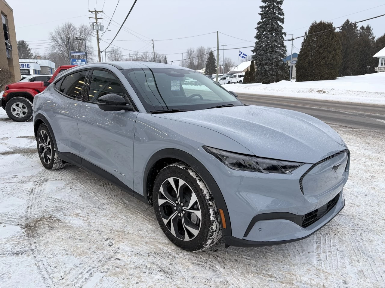 2025 Ford Mustang Mach-E SELECT https://www.st-norbertford.com/resize/b990ff35b810a3abc0cc817b2ca24889-1