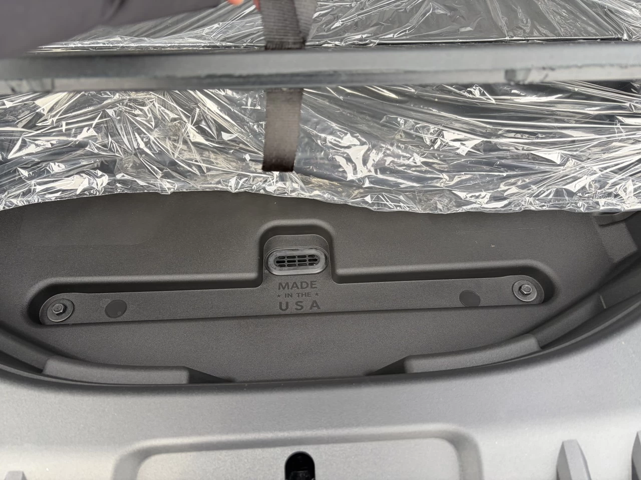 2025 Ford F-150 Lightning LARIAT TOIT OUVRANT SYNC4A BATTERIE LONGUE DURÉE 131KWH https://www.st-norbertford.com/resize/b990ff35b810a3abc0cc817b2ca24889-1