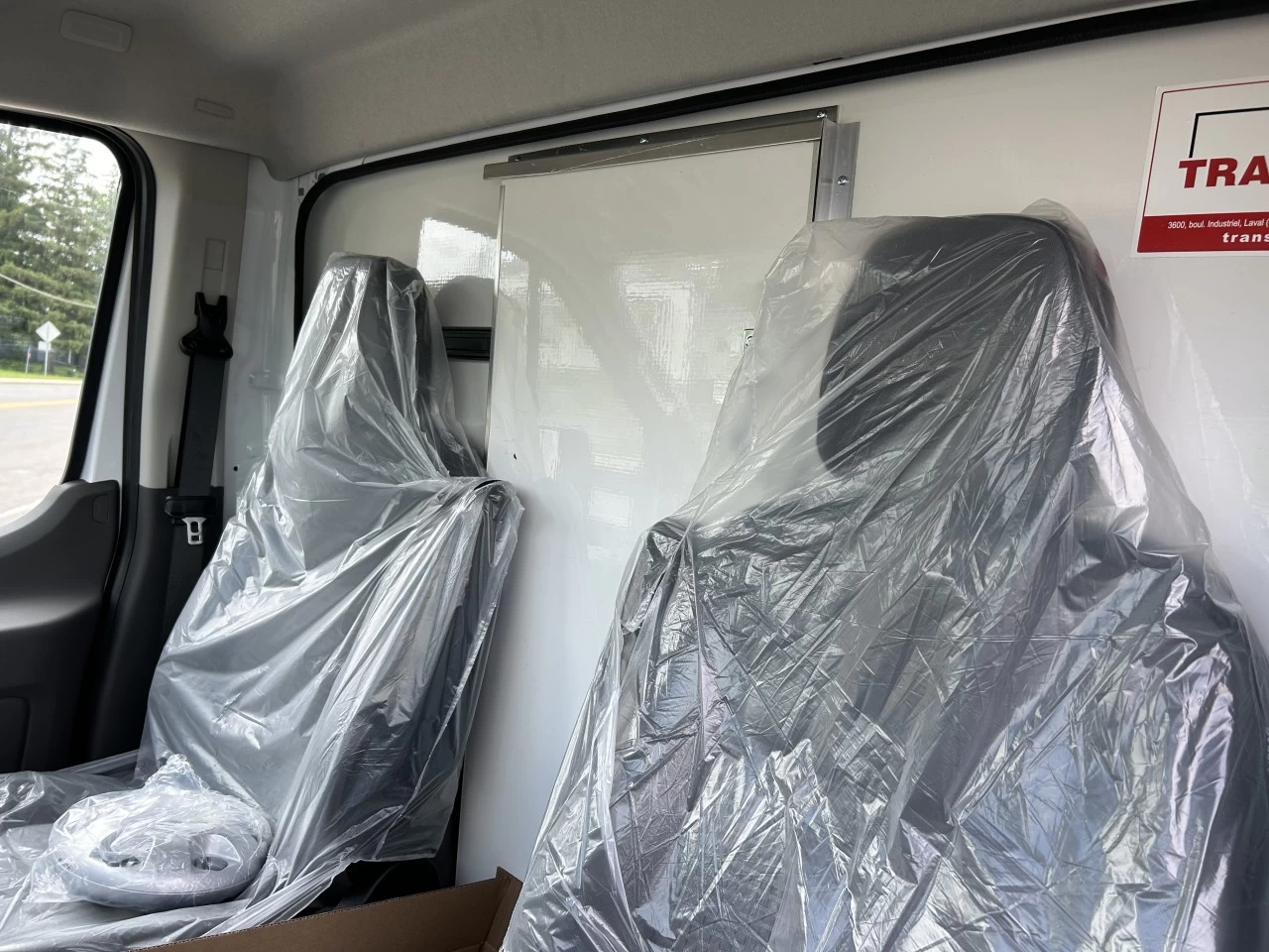 2024 Ford Transit-350 HD T-350 RWD 9950 GVWR DRW Image principale