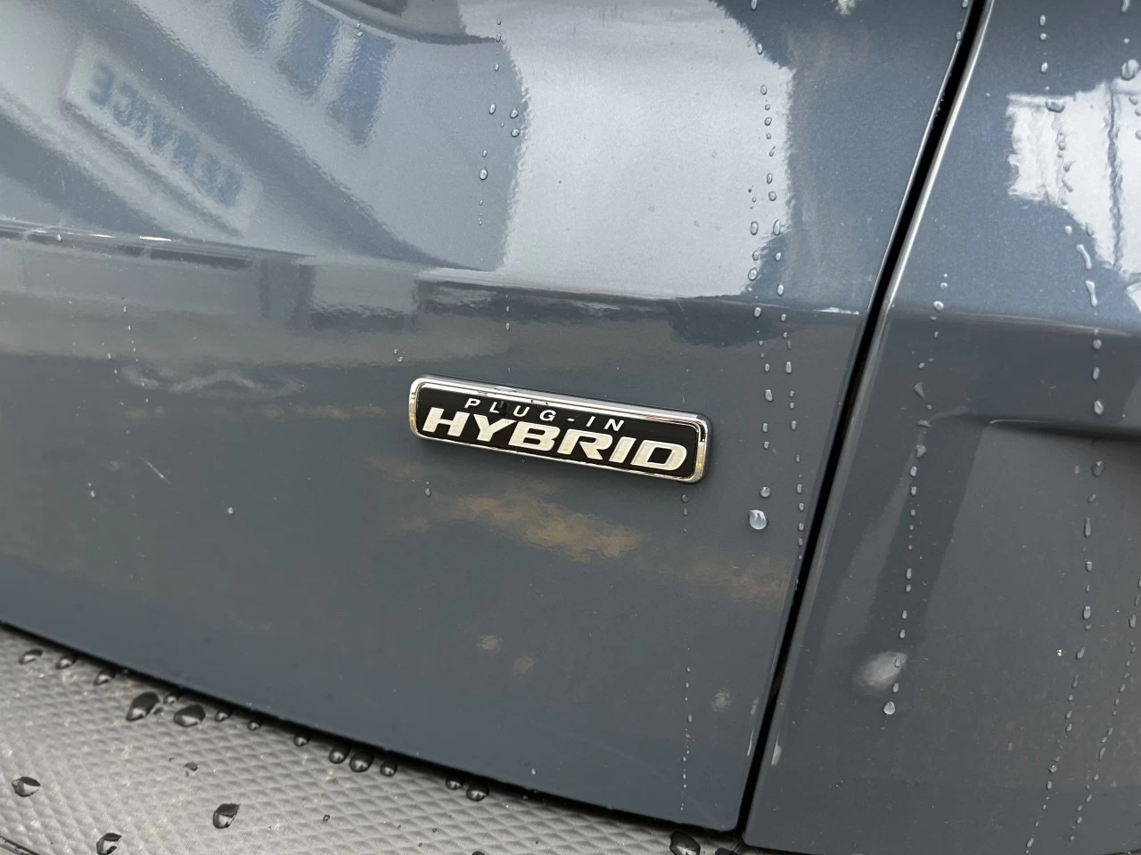 2026 Ford Escape PHEV https://www.st-norbertford.com/resize/b990ff35b810a3abc0cc817b2ca24889-1