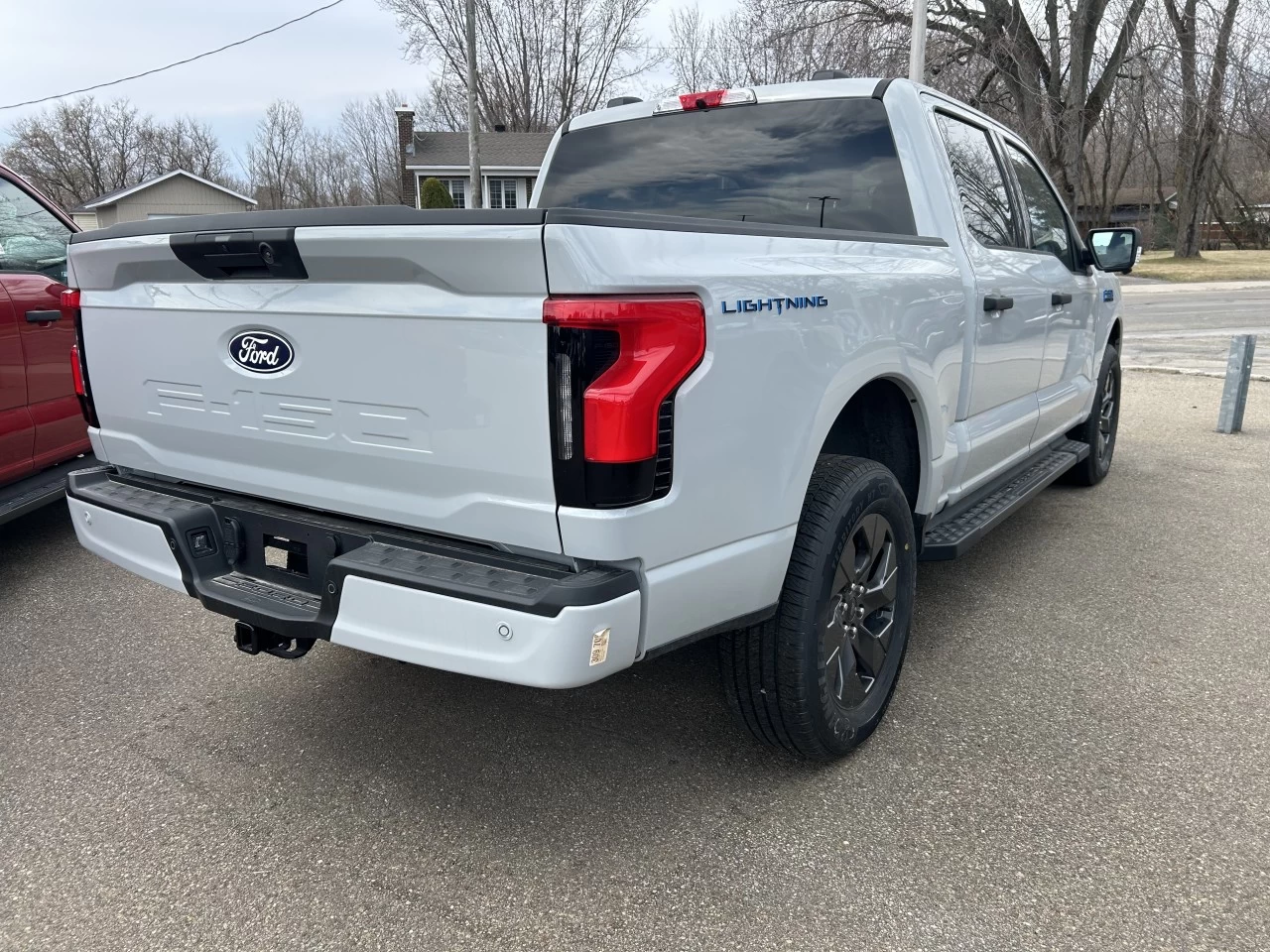 2024 Ford F-150 Lightning XLT 4X4 https://www.st-norbertford.com/resize/b990ff35b810a3abc0cc817b2ca24889-1
