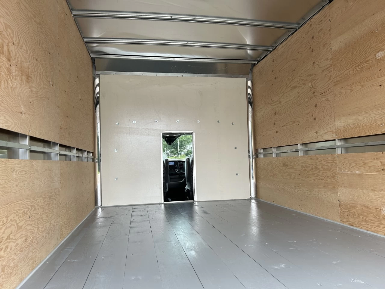 2024 Ford Transit-350 HD T-350 RWD 9950 GVWR DRW Image principale