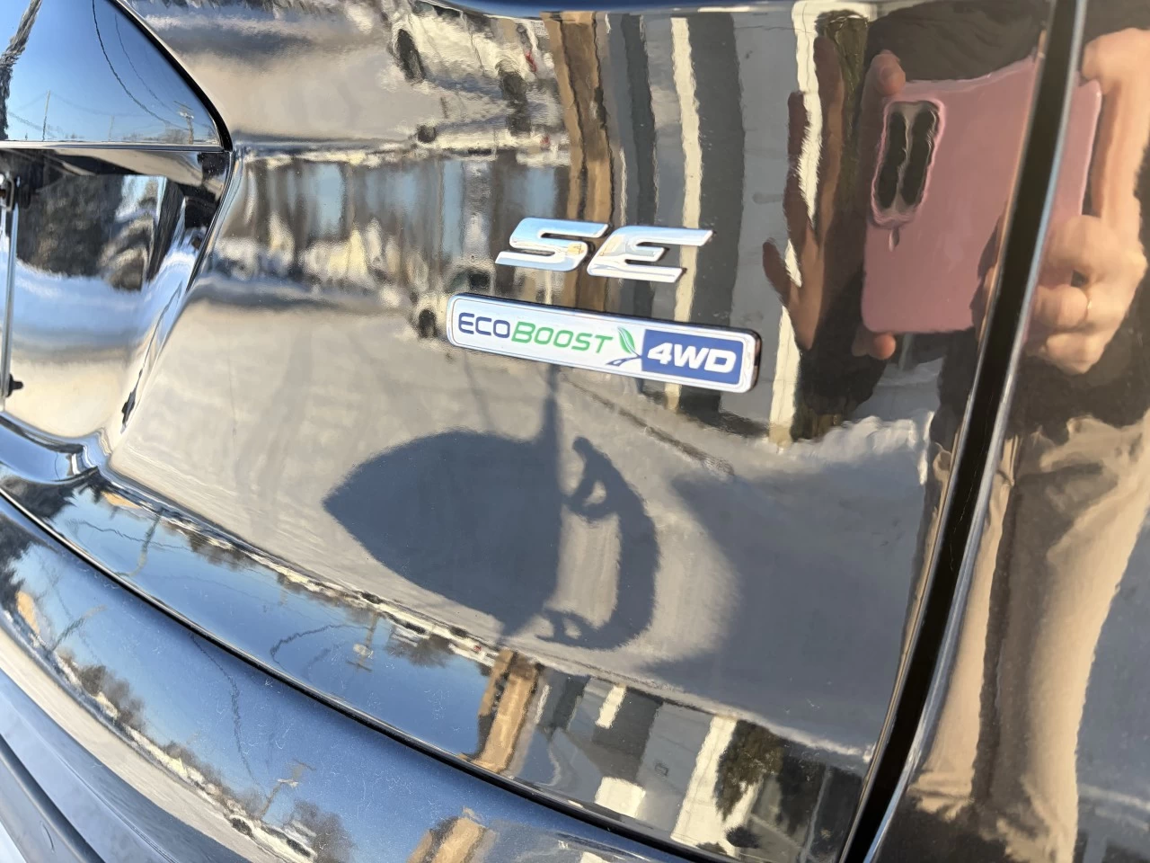 2015 Ford Escape SE https://www.st-norbertford.com/resize/b990ff35b810a3abc0cc817b2ca24889-1