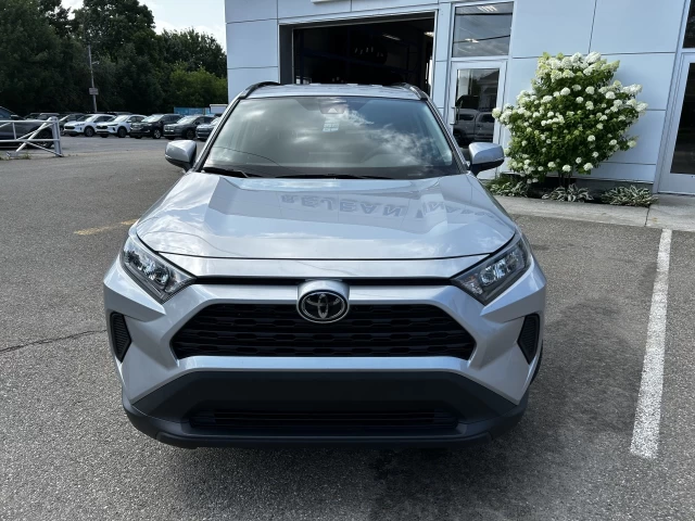 Toyota RAV4 LE 2020