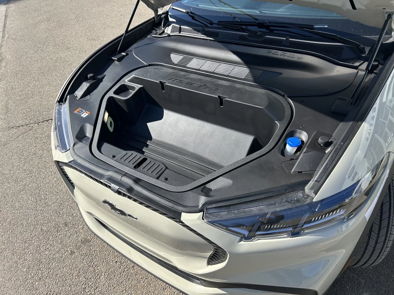 2025 Ford Mustang Mach-E Select AWD https://www.st-norbertford.com/resize/b990ff35b810a3abc0cc817b2ca24889-1