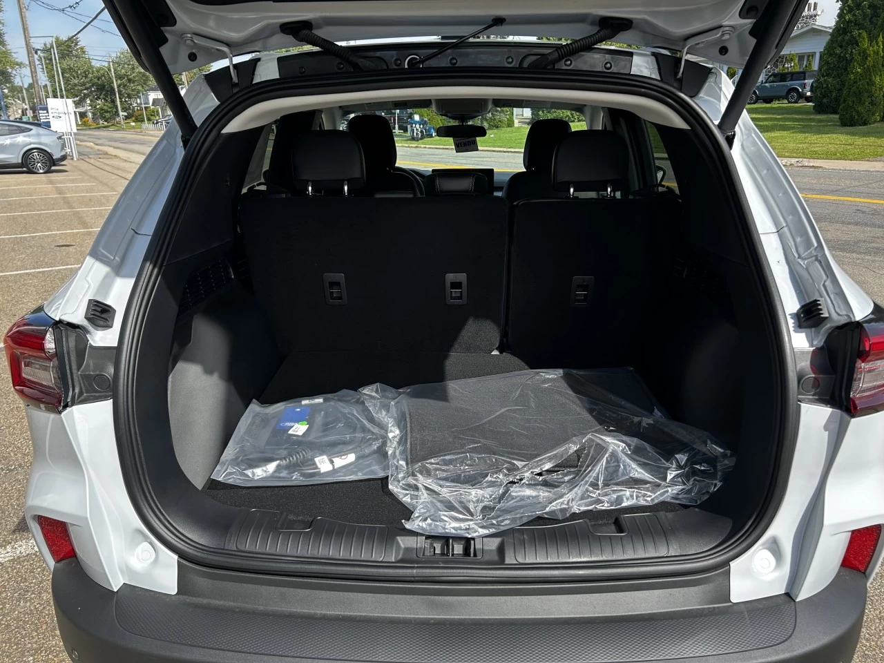 2025 Ford Escape PHEV https://www.st-norbertford.com/resize/b990ff35b810a3abc0cc817b2ca24889-1