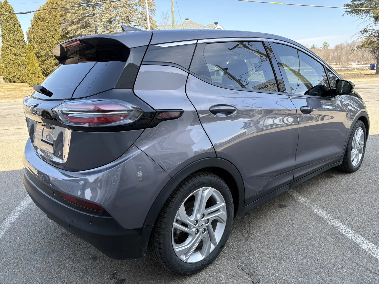 2022 Chevrolet Bolt EV  https://www.st-norbertford.com/resize/b990ff35b810a3abc0cc817b2ca24889-1