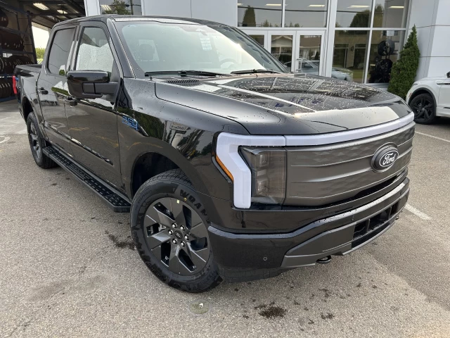 Ford F-150 Lightning LARIAT 2025