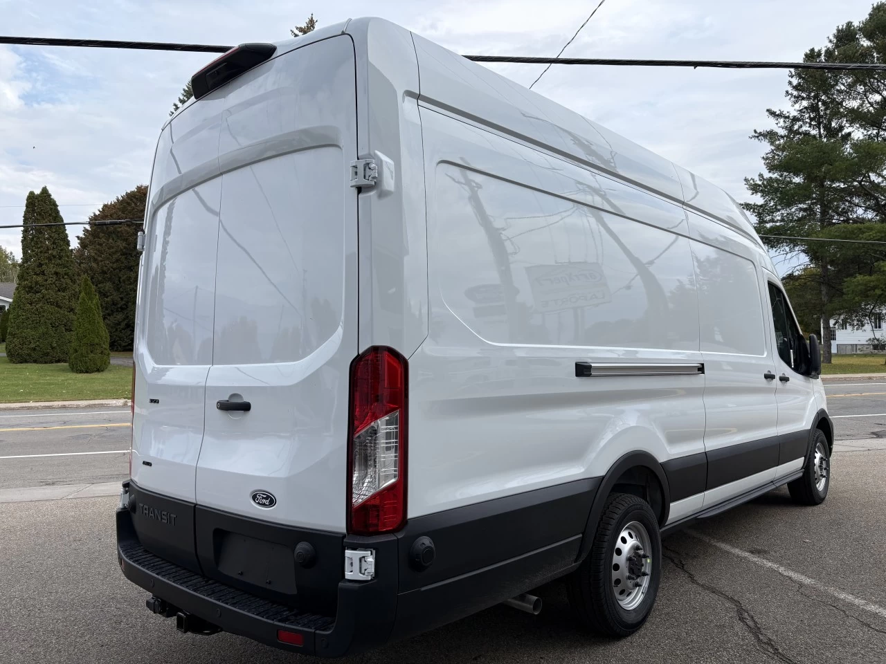 2027 Ford Transit fourgon utilitaire T-350 148" EL Hi Rf 9500 GVWR AWD Main Image