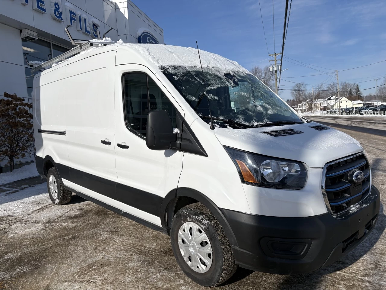 2022 Ford E-Transit T-350 Med Rf 9500 GVWR RWD https://www.st-norbertford.com/resize/b990ff35b810a3abc0cc817b2ca24889-1