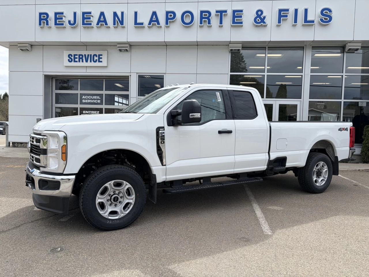 2026 Ford F-250 Super Duty XLT https://www.st-norbertford.com/resize/b990ff35b810a3abc0cc817b2ca24889-1