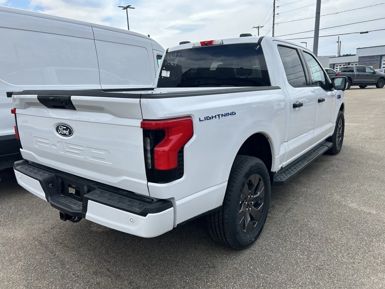 2024 Ford F-150 Lightning XLT 4x4 https://www.st-norbertford.com/resize/b990ff35b810a3abc0cc817b2ca24889-1