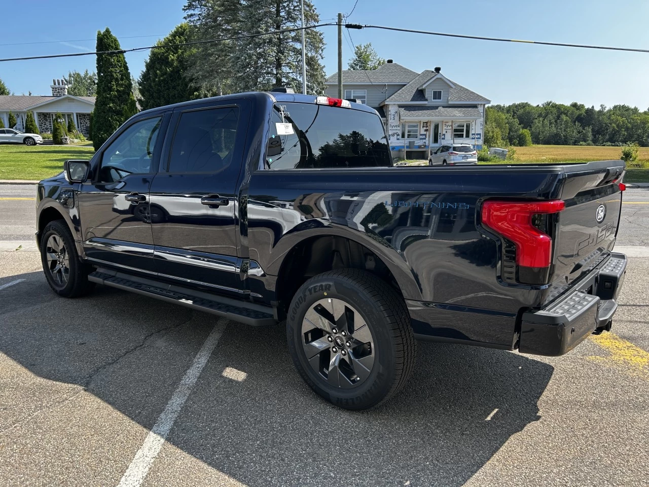 2025 Ford F-150 Lightning FLASH https://www.st-norbertford.com/resize/b990ff35b810a3abc0cc817b2ca24889-1