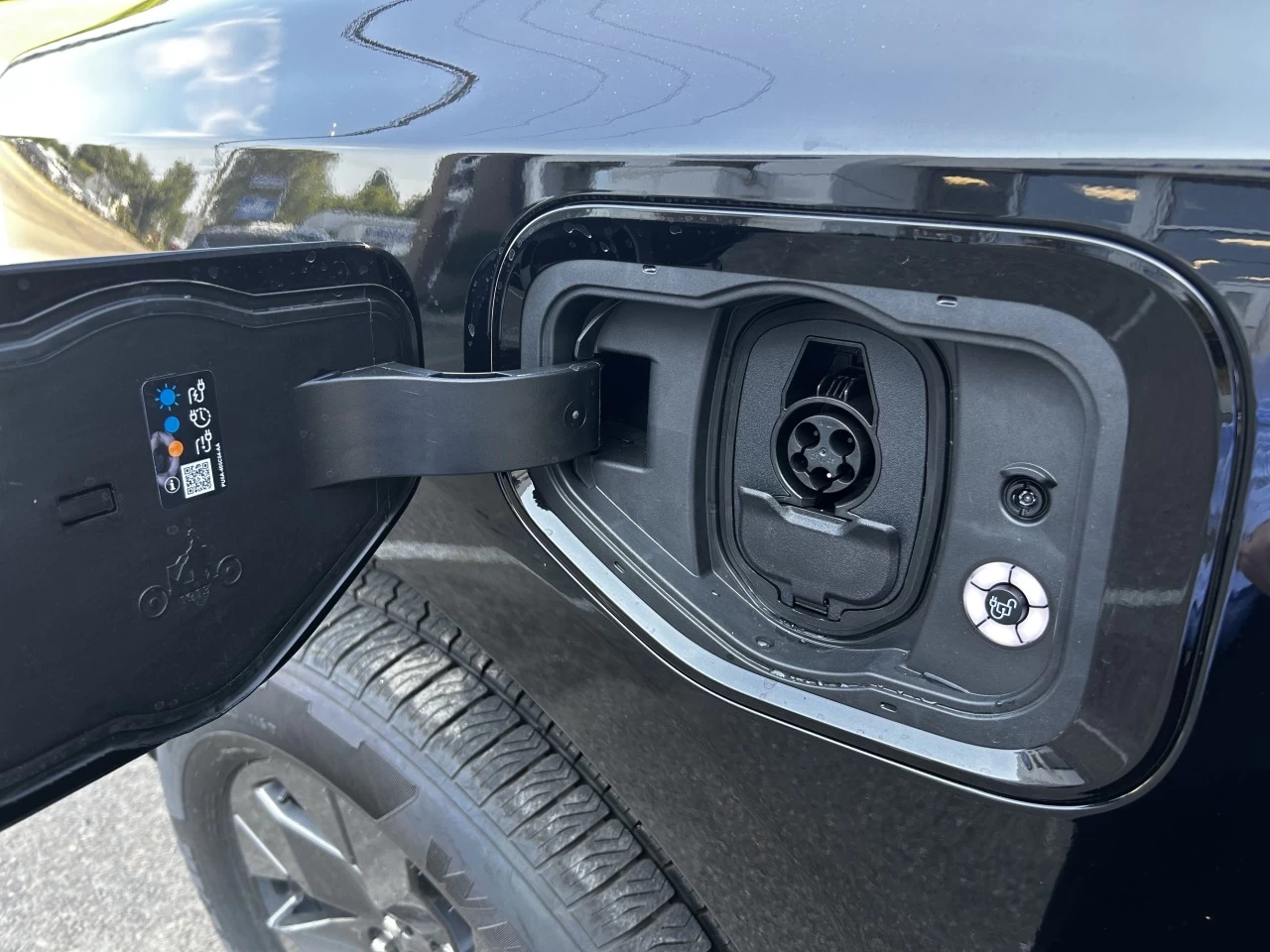 2025 Ford F-150 Lightning FLASH https://www.st-norbertford.com/resize/b990ff35b810a3abc0cc817b2ca24889-1