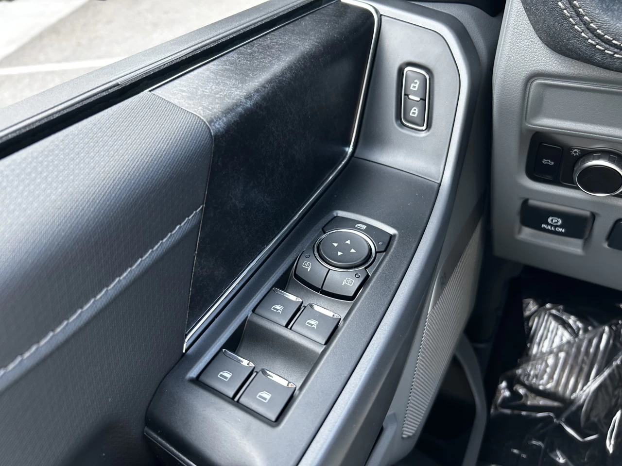 2025 Ford F-150 Lightning FLASH 4X4 Image principale