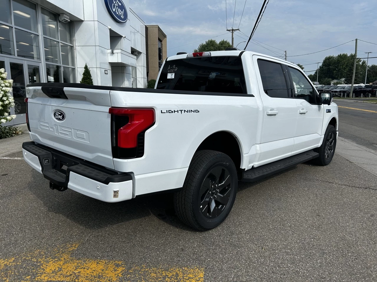 2025 Ford F-150 Lightning FLASH https://www.st-norbertford.com/resize/b990ff35b810a3abc0cc817b2ca24889-1