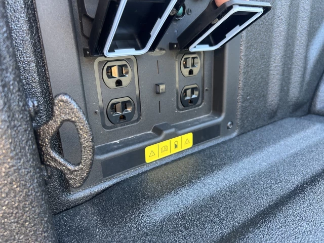 Ford F-150 Lightning FLASH 2025