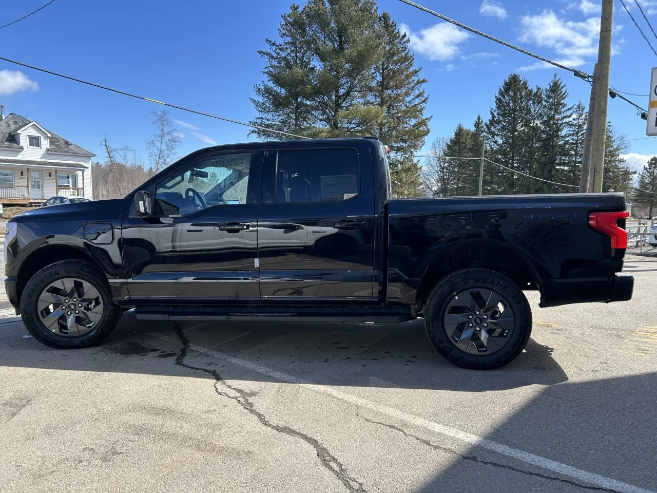 2025 Ford F-150 Lightning Flash 4WD https://www.st-norbertford.com/resize/b990ff35b810a3abc0cc817b2ca24889-1