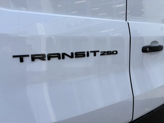 Ford Transit fourgon utilitaire Toit bas 148 RWD T-250 Low Rf 9070 GVWR RWD 2026