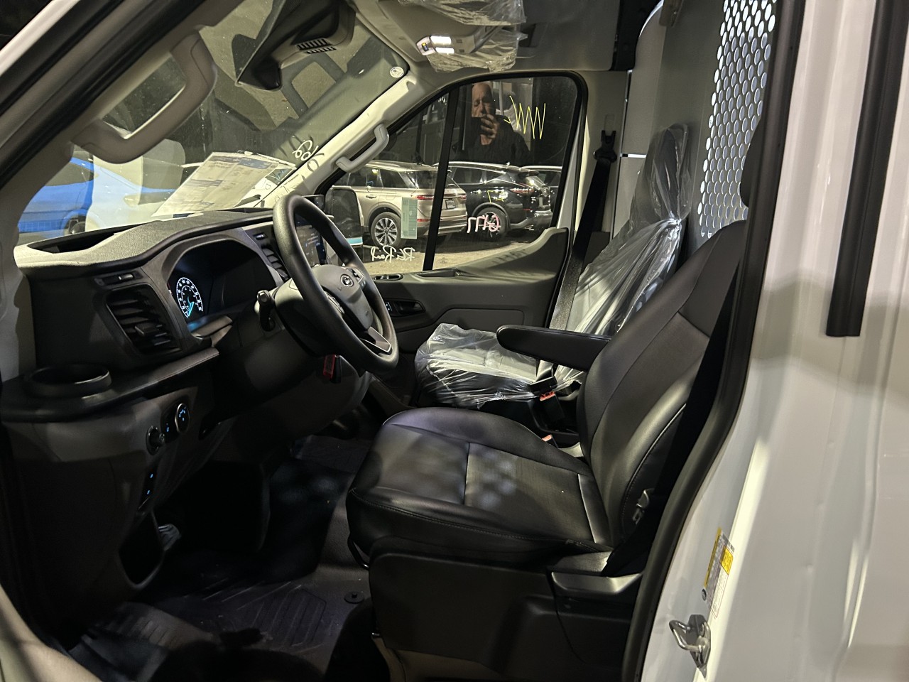 2024 Ford Transit fourgon utilitaire Transit 250 AWD toit moyen empattement long 148 Main Image