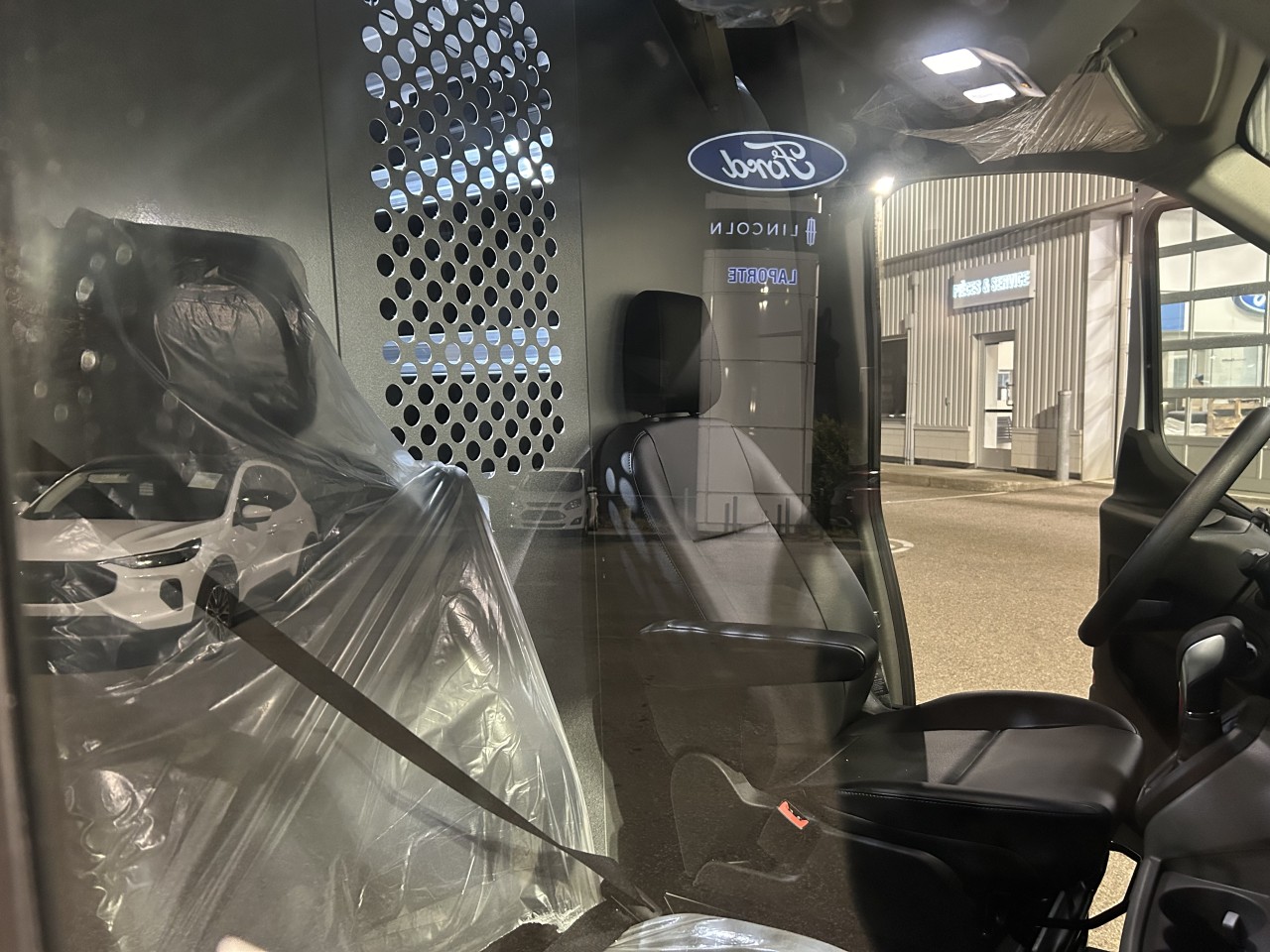 2024 Ford Transit fourgon utilitaire Transit 250 AWD toit moyen empattement long 148 Main Image