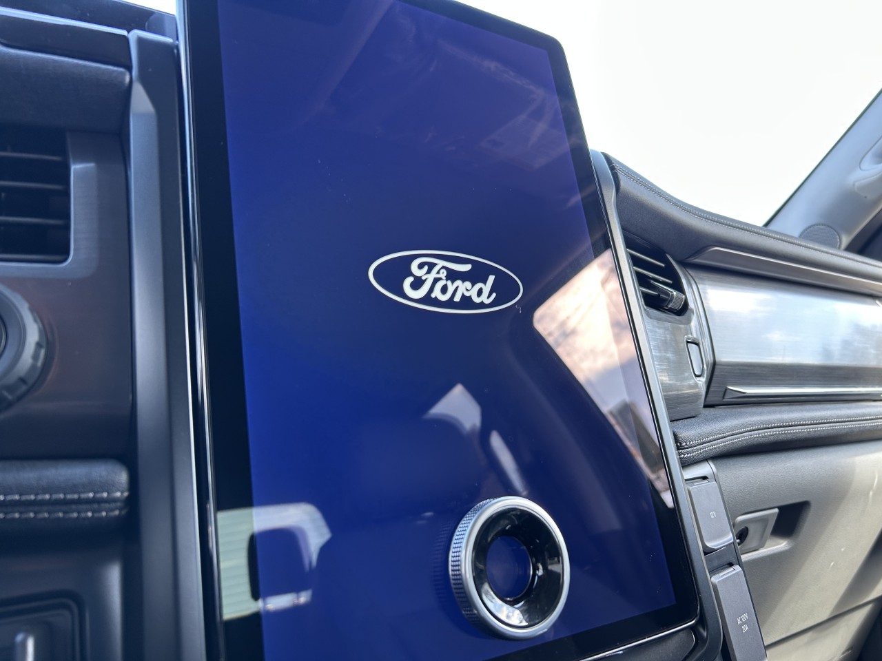 2025 Ford F-150 Lightning Flash 4WD Main Image