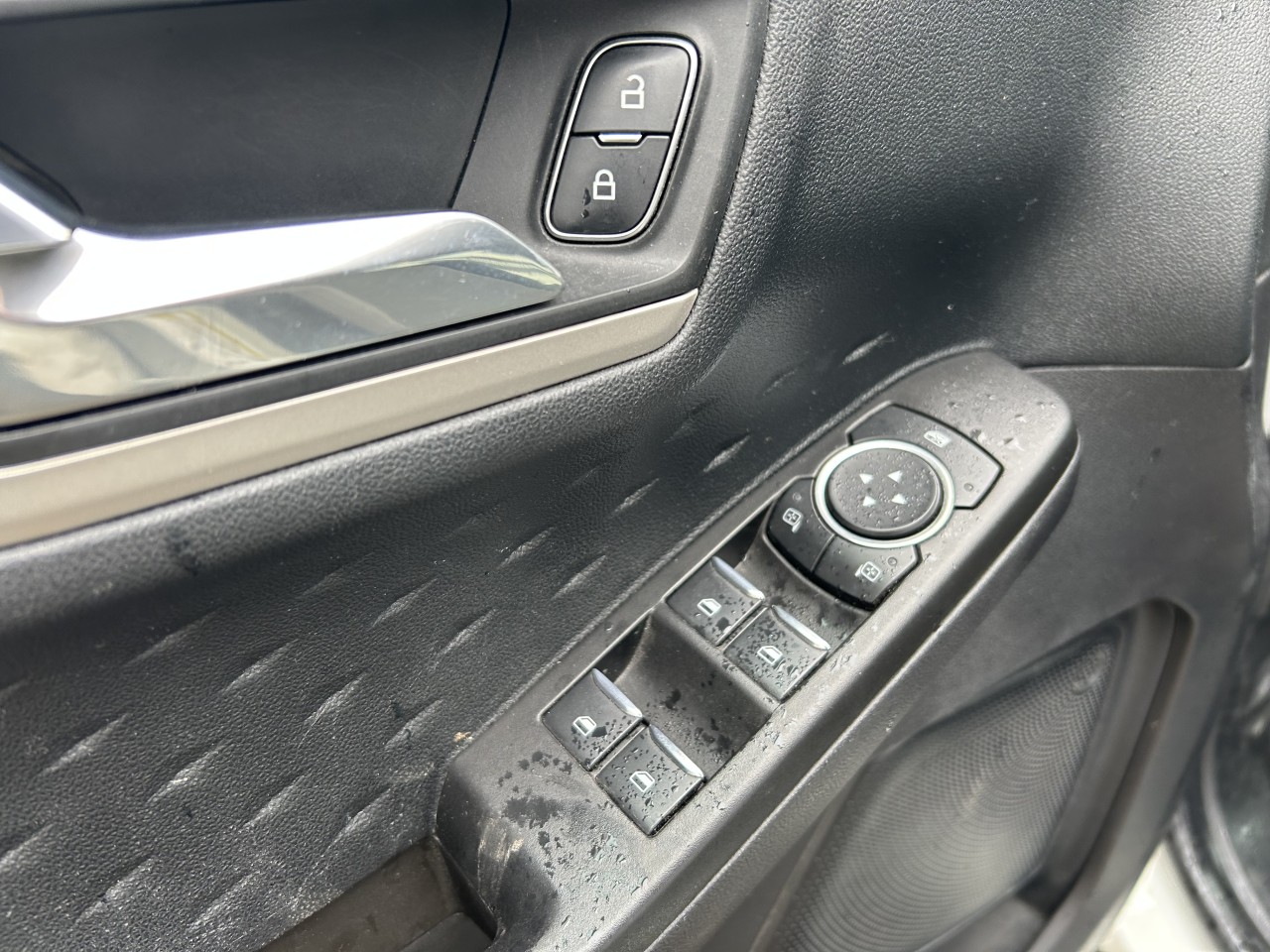 2020 Ford Escape SE Main Image