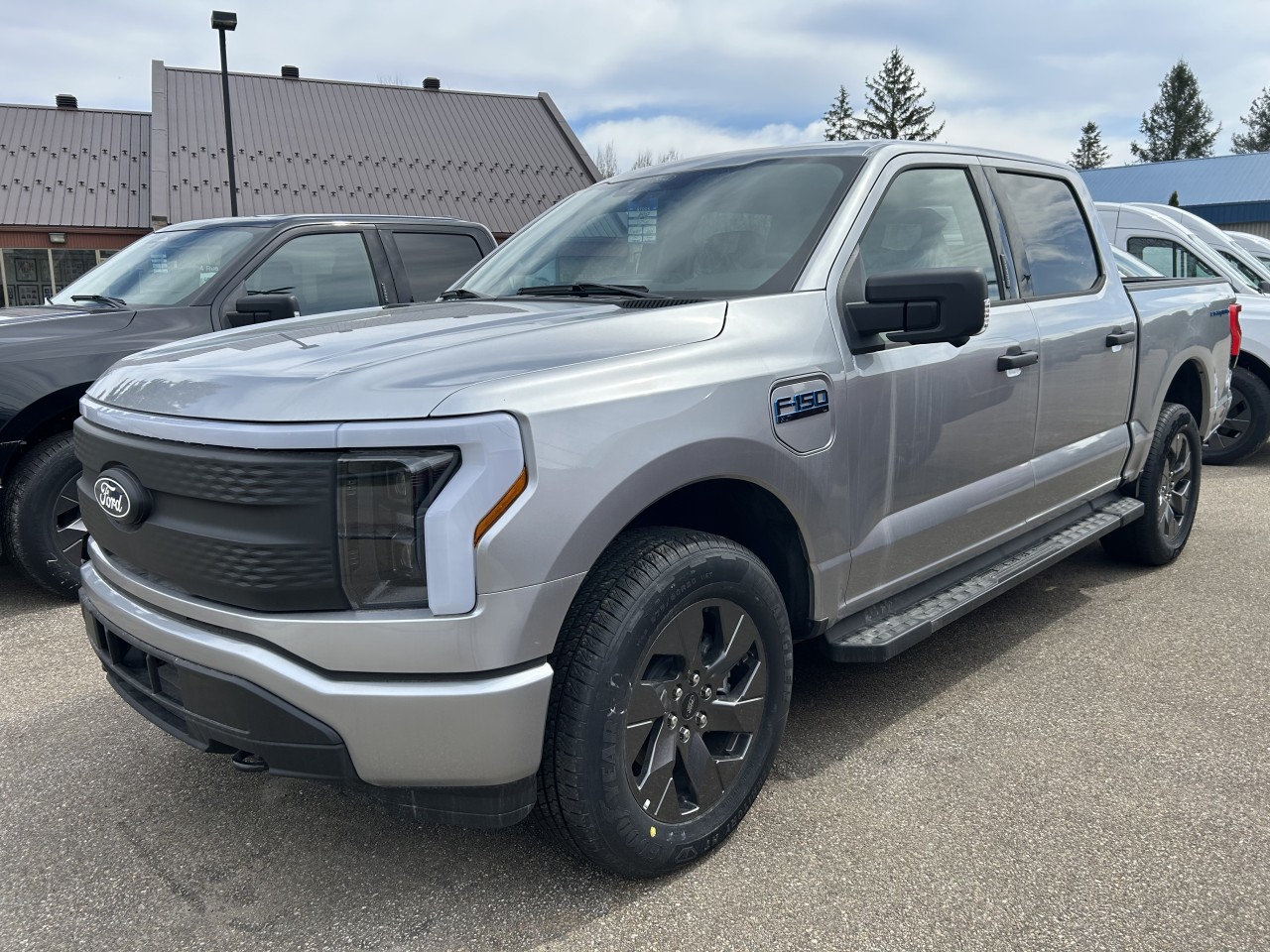 Ford 2024 F-150 Lightning XLT 4x4