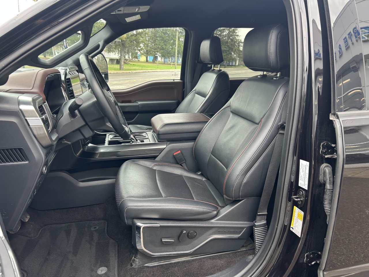 2022 Ford F-150 LARIAT Main Image