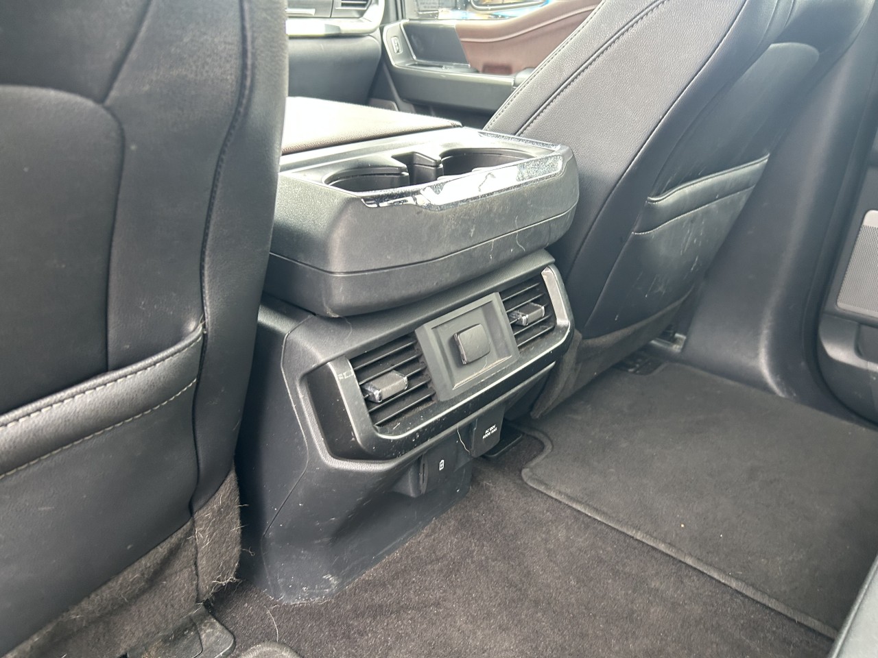 2022 Ford F-150 LARIAT Main Image