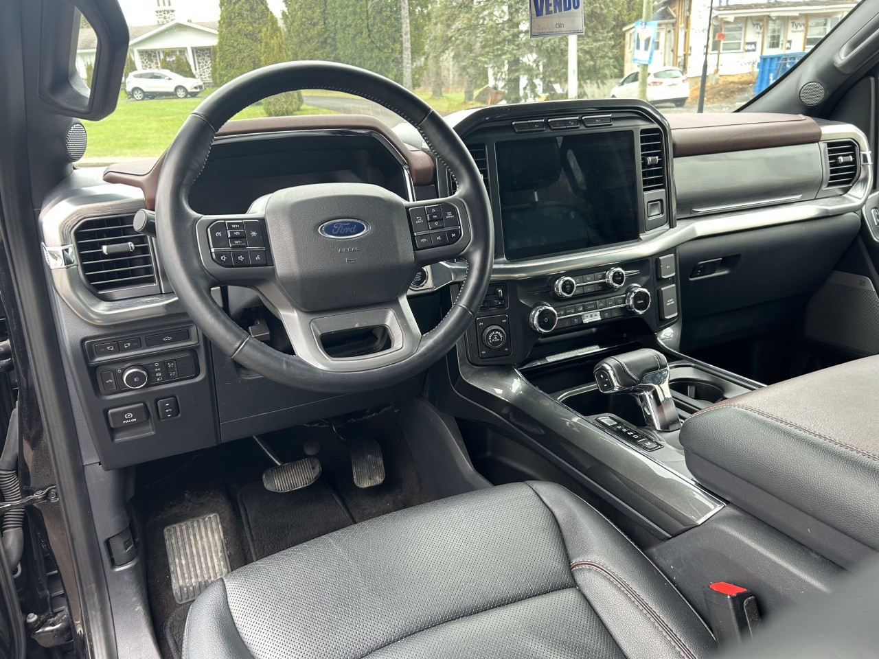 2022 Ford F-150 LARIAT Main Image