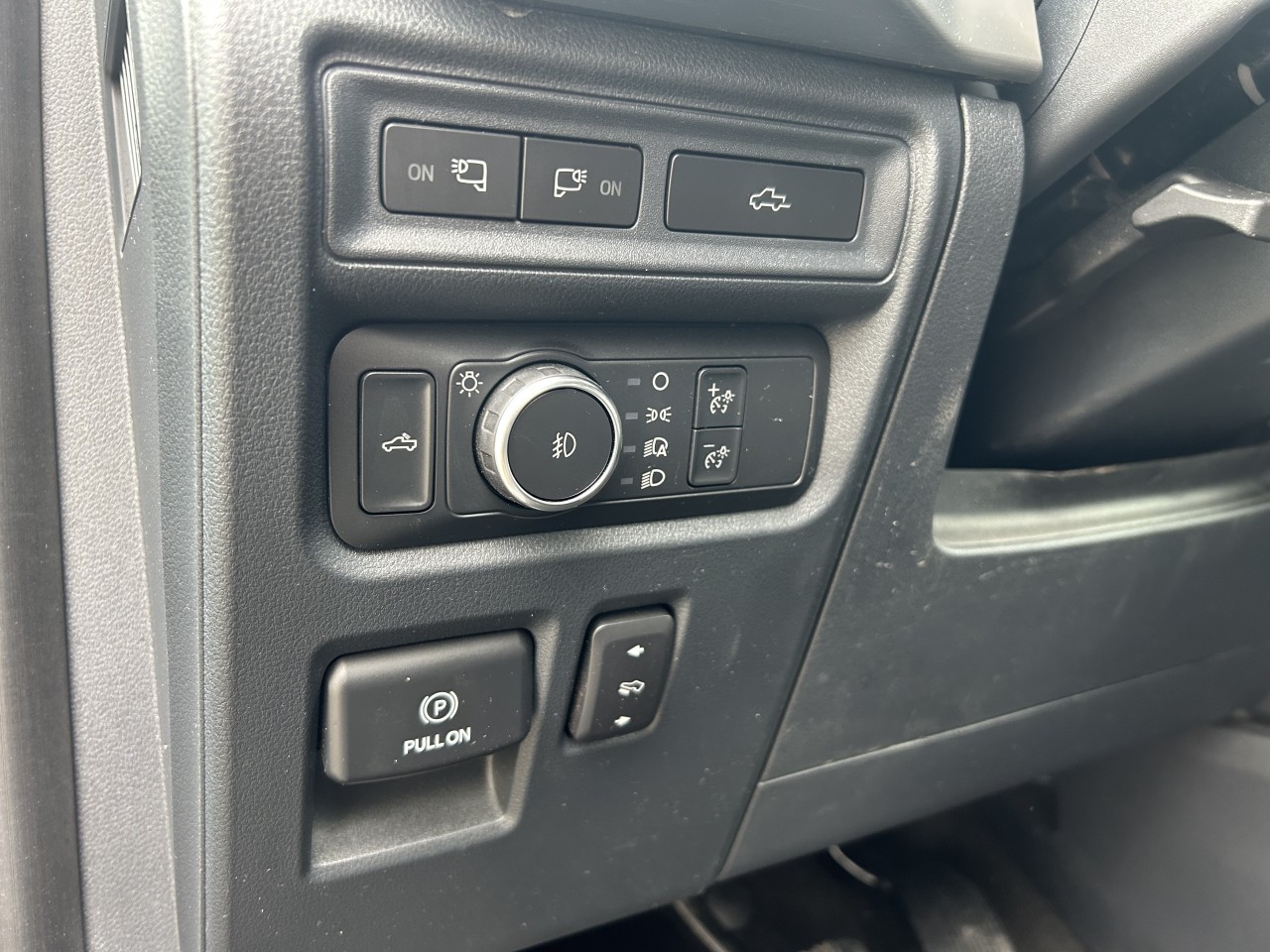 2022 Ford F-150 LARIAT Main Image