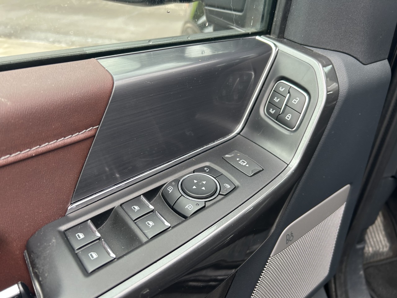 2022 Ford F-150 LARIAT Main Image