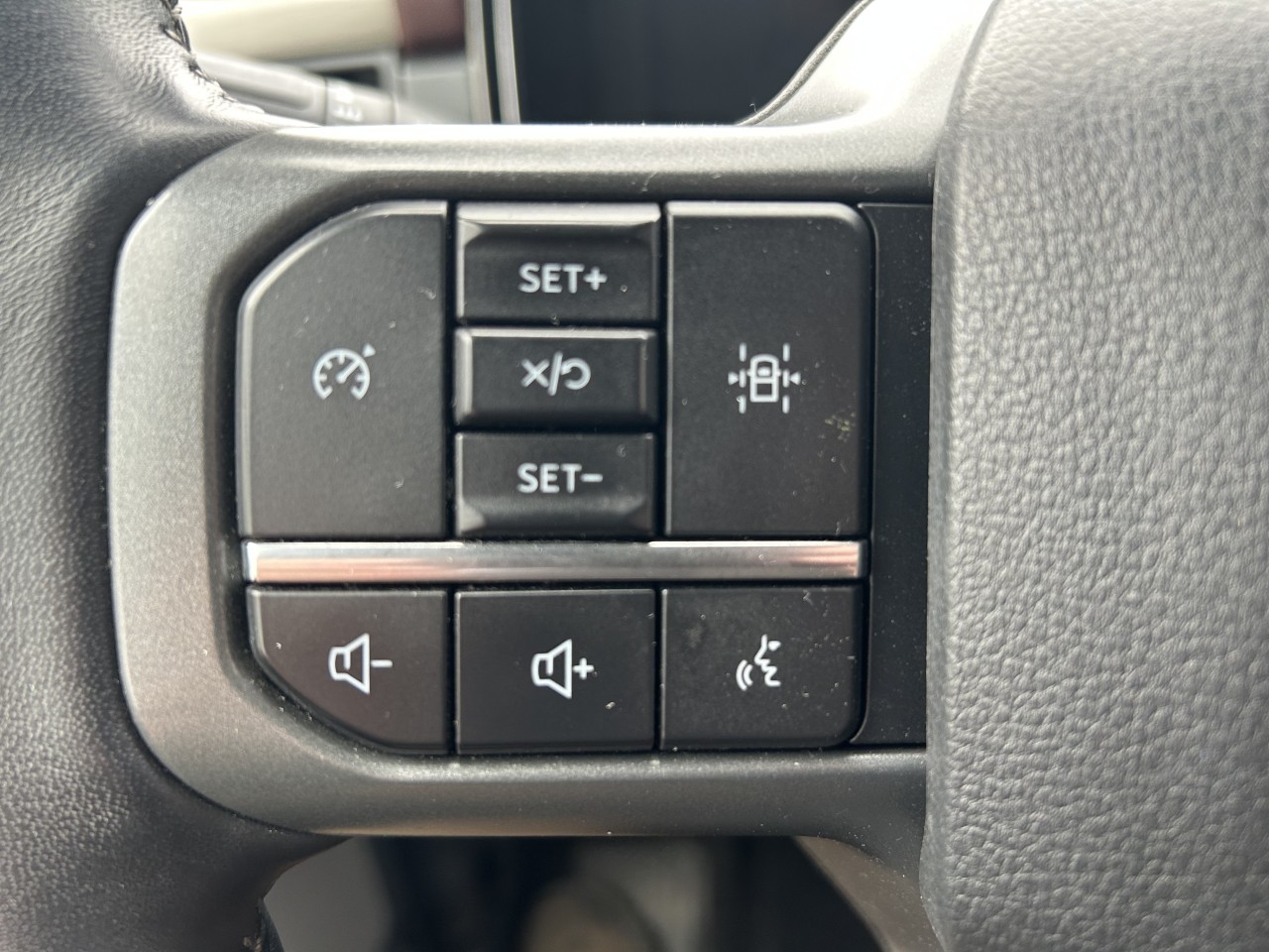2022 Ford F-150 LARIAT Main Image