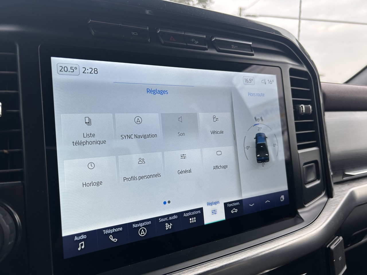 2022 Ford F-150 LARIAT Main Image