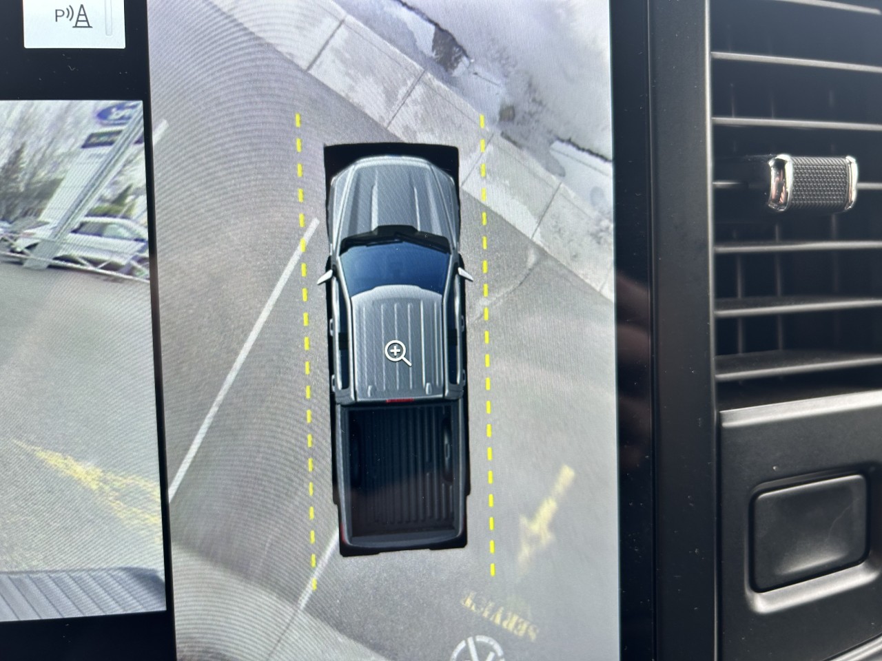 2022 Ford F-150 LARIAT Main Image