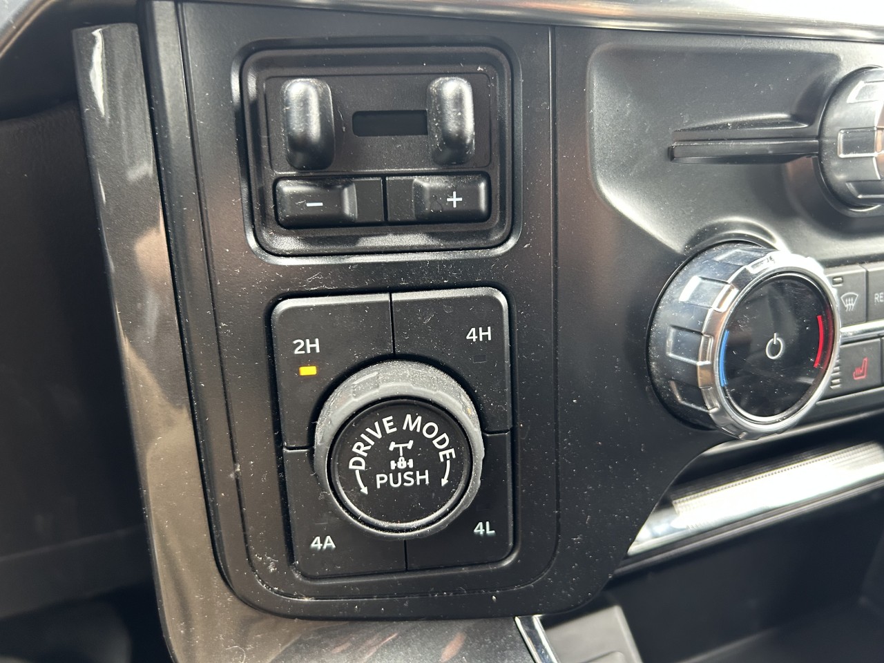 2022 Ford F-150 LARIAT Main Image