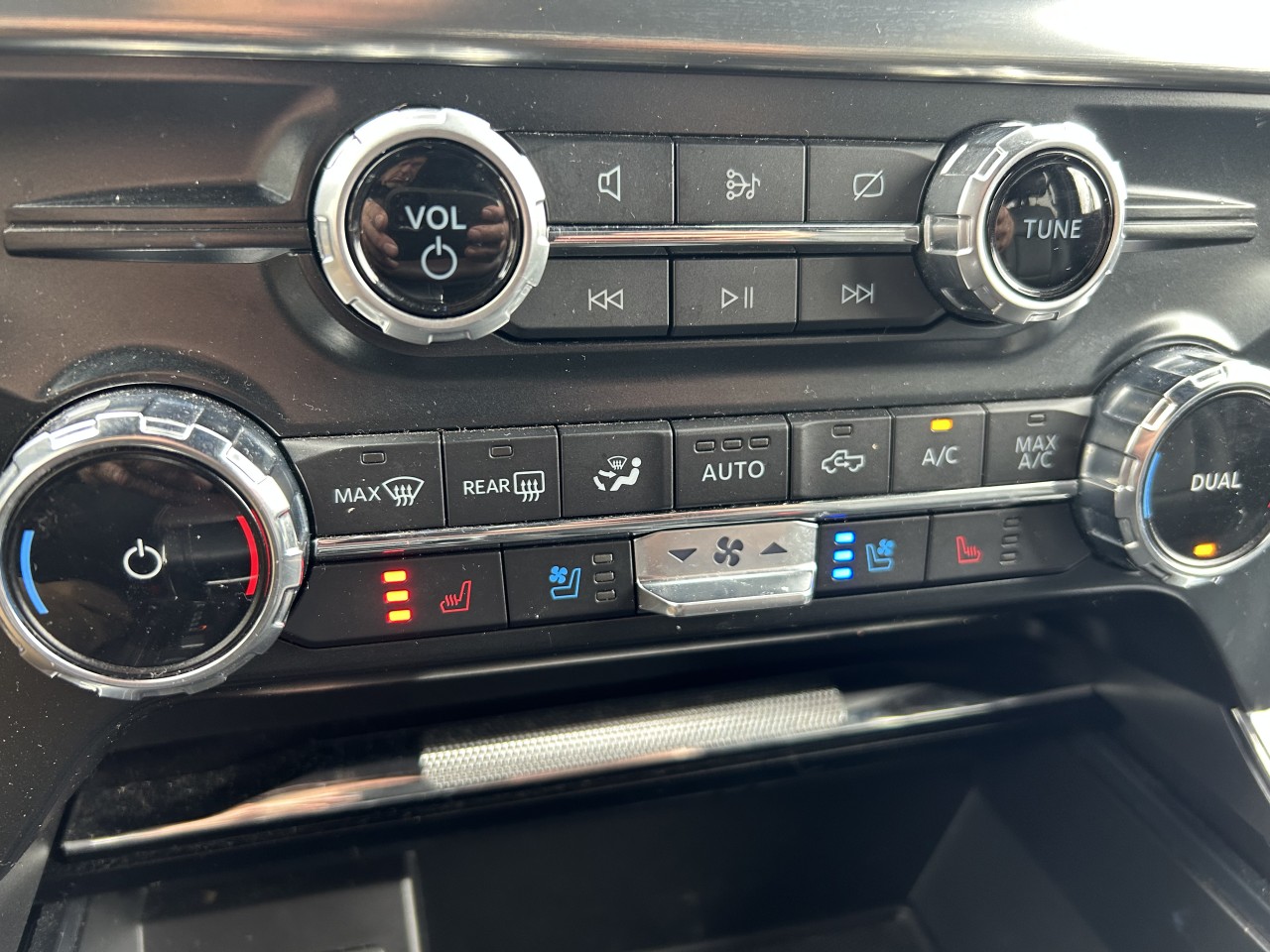 2022 Ford F-150 LARIAT Main Image