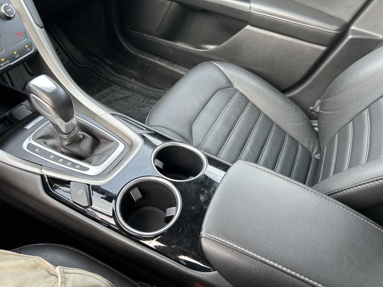 2013 Ford Fusion SE Main Image